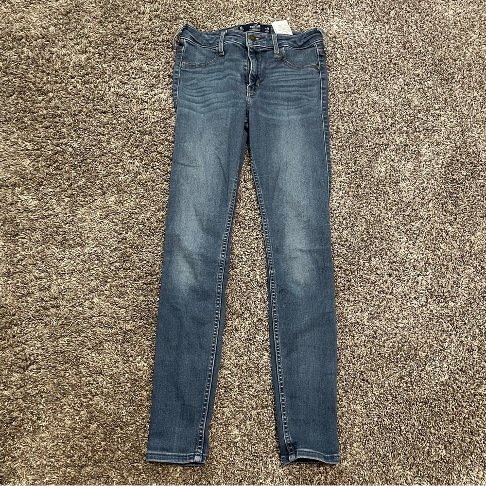 Hollister Women’s Classic Blue Jeans. Item # 11152